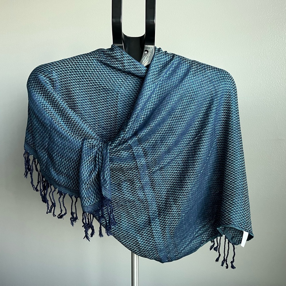 Apt 9 Scarf Wrap Shawl Navy Blue RN 115485 
72”x22”